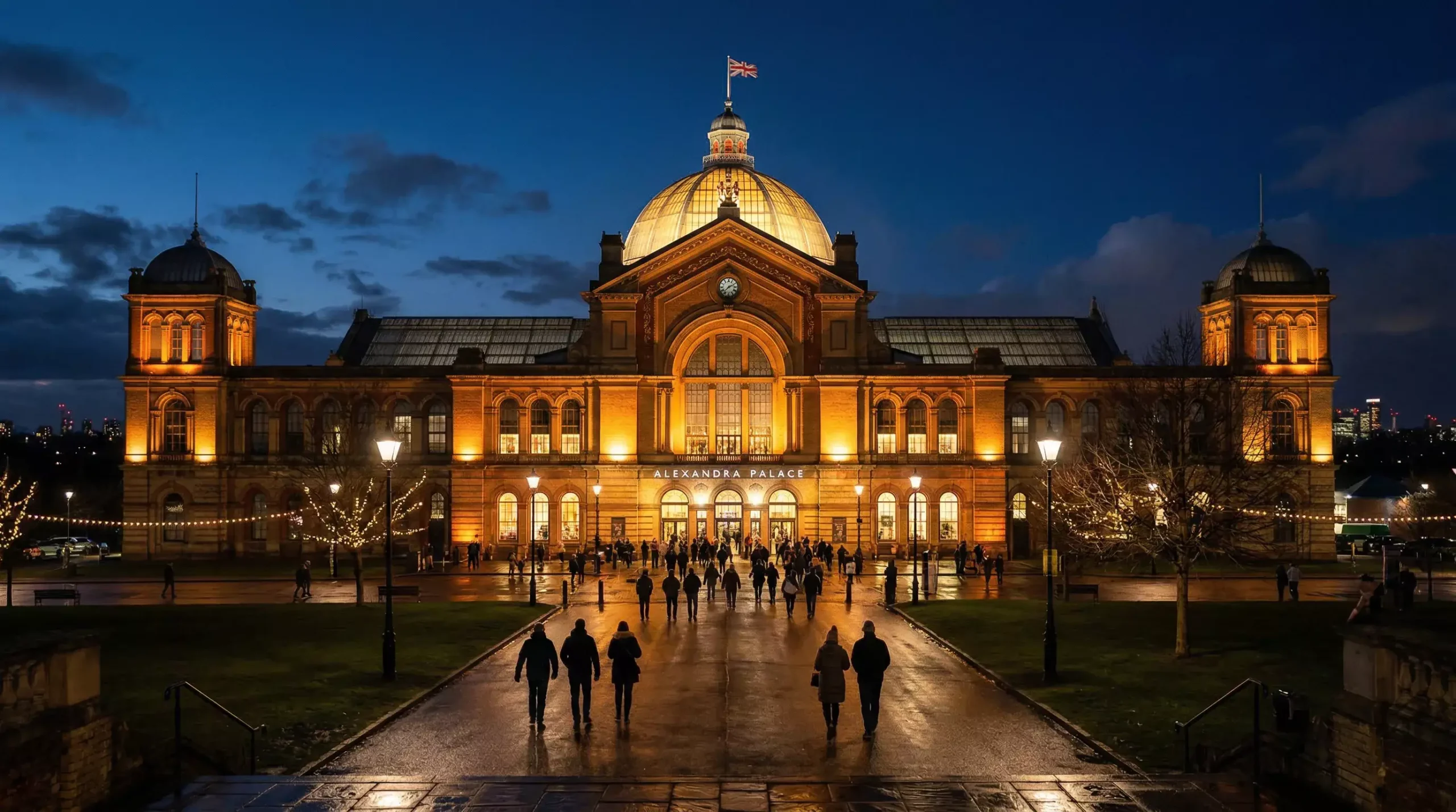 Alexandra Palace in London bei Nacht mit festlicher Beleuchtung – Darts-WM am Ally Pally